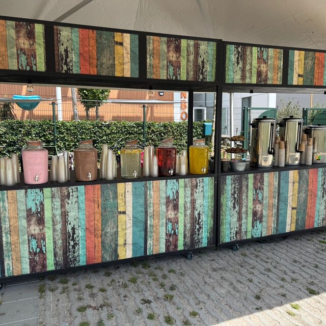Foodcourt - Staal gekleurd sloophout look