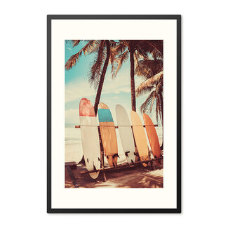 Sweet Living Poster mit Rahmen Surfbretter am Strand