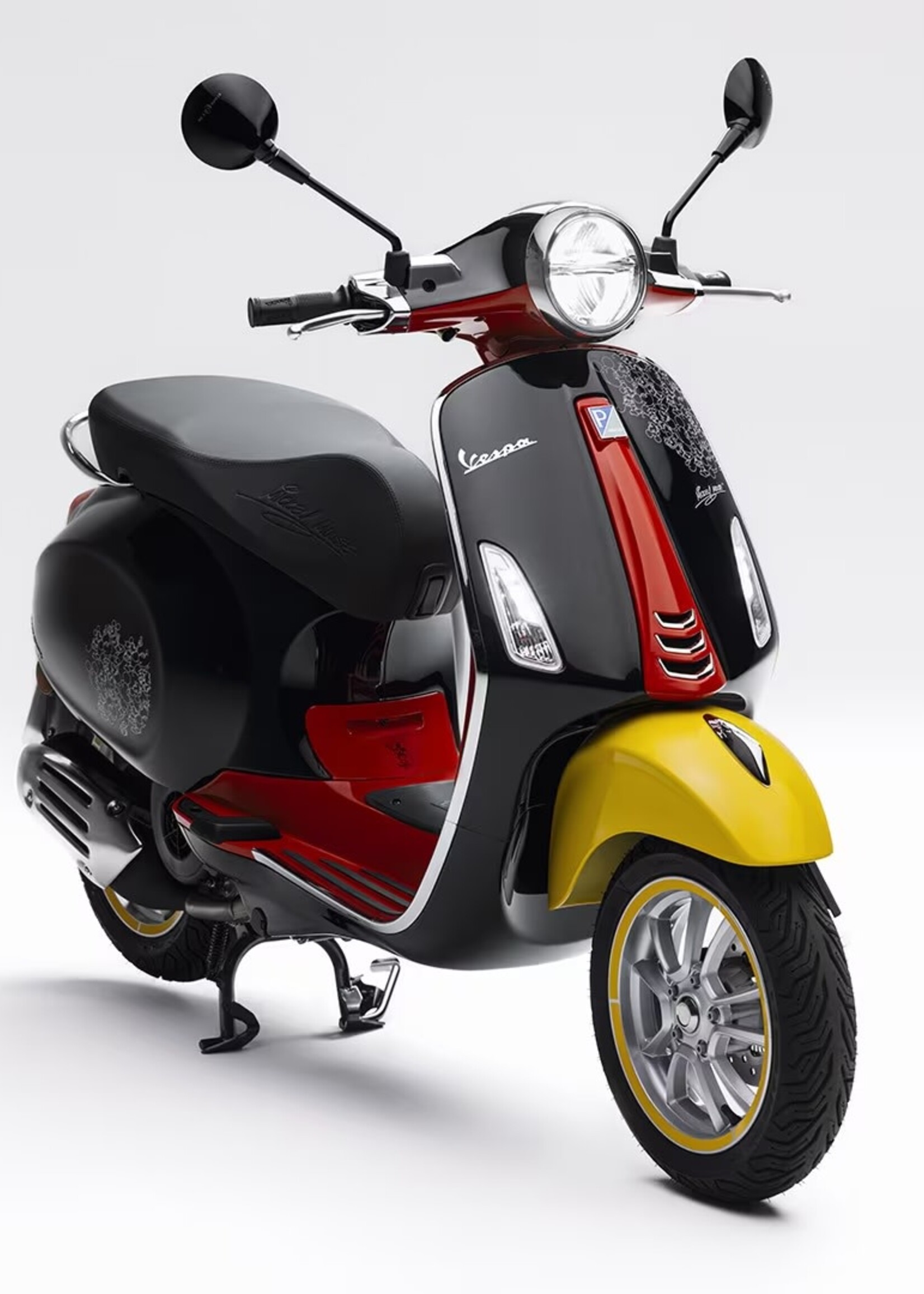Vespa Primavera 125 Mickey Mouse NEW