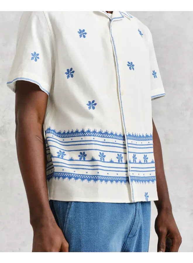 Didcot SS Shirt Daisy Embroidery – Ecru/Blue