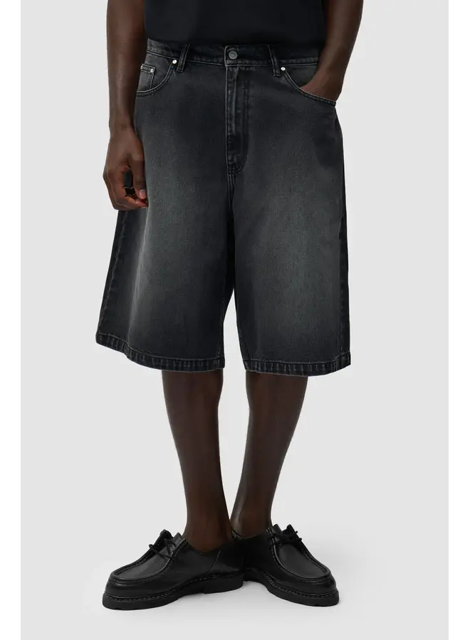 Round pocket Denim Short - Fade Black
