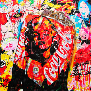 Falcó Marilyn with CocaCola