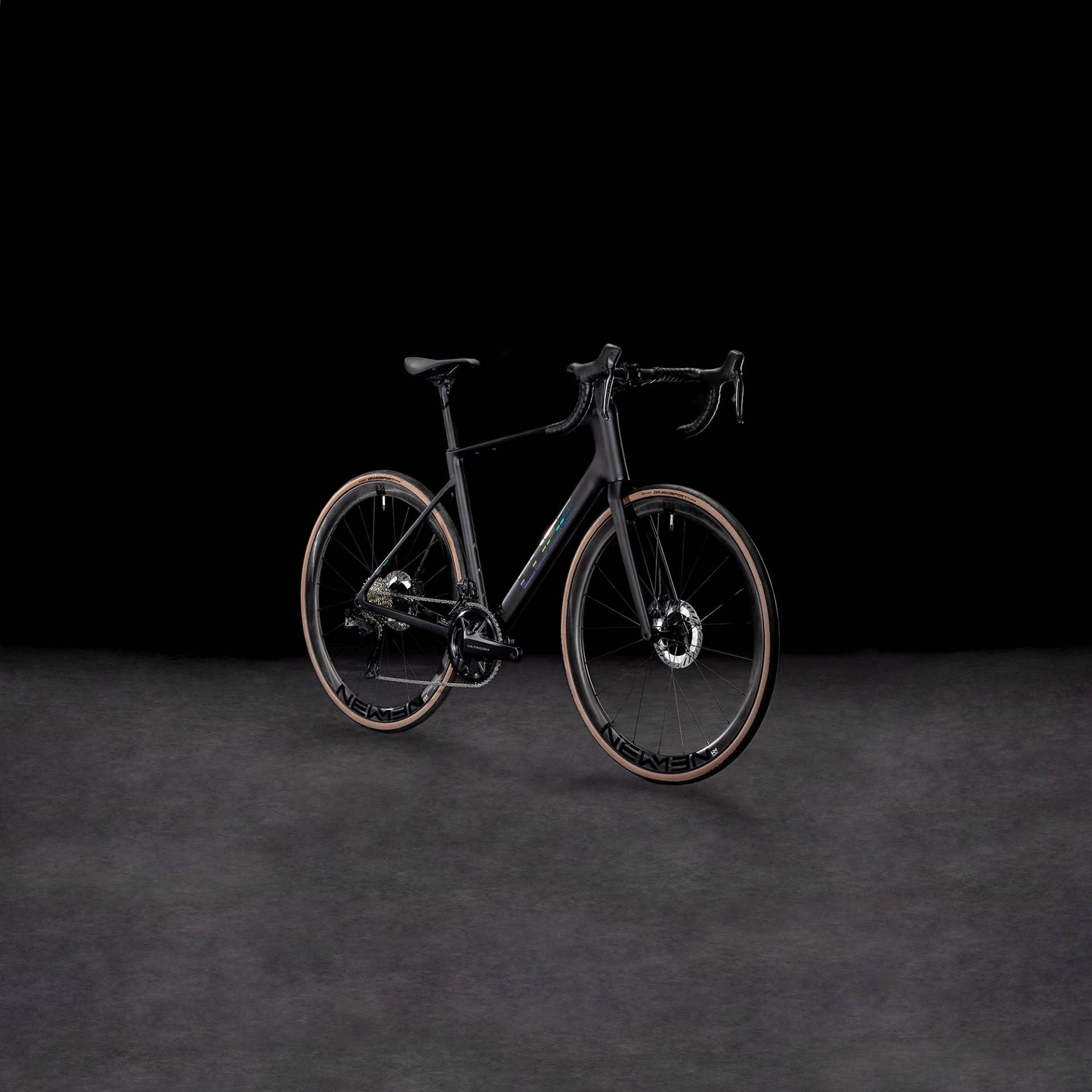 CUBE ATTAIN C:62 SLT CARBON/RAINBOW 53CM - COUNTRY CYCLES