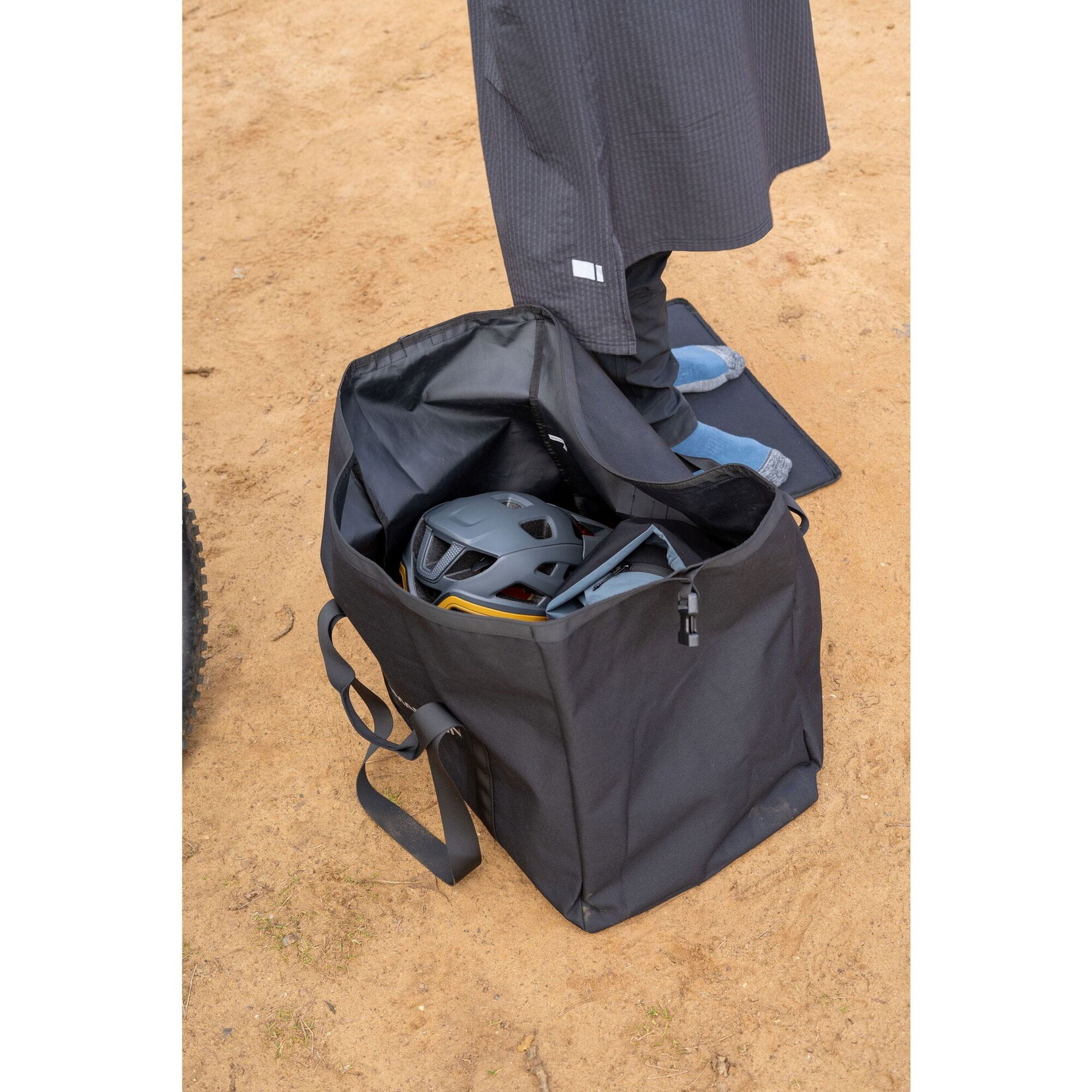 madison BAG DTE Dirty Secret Kit Bag 60L - BK