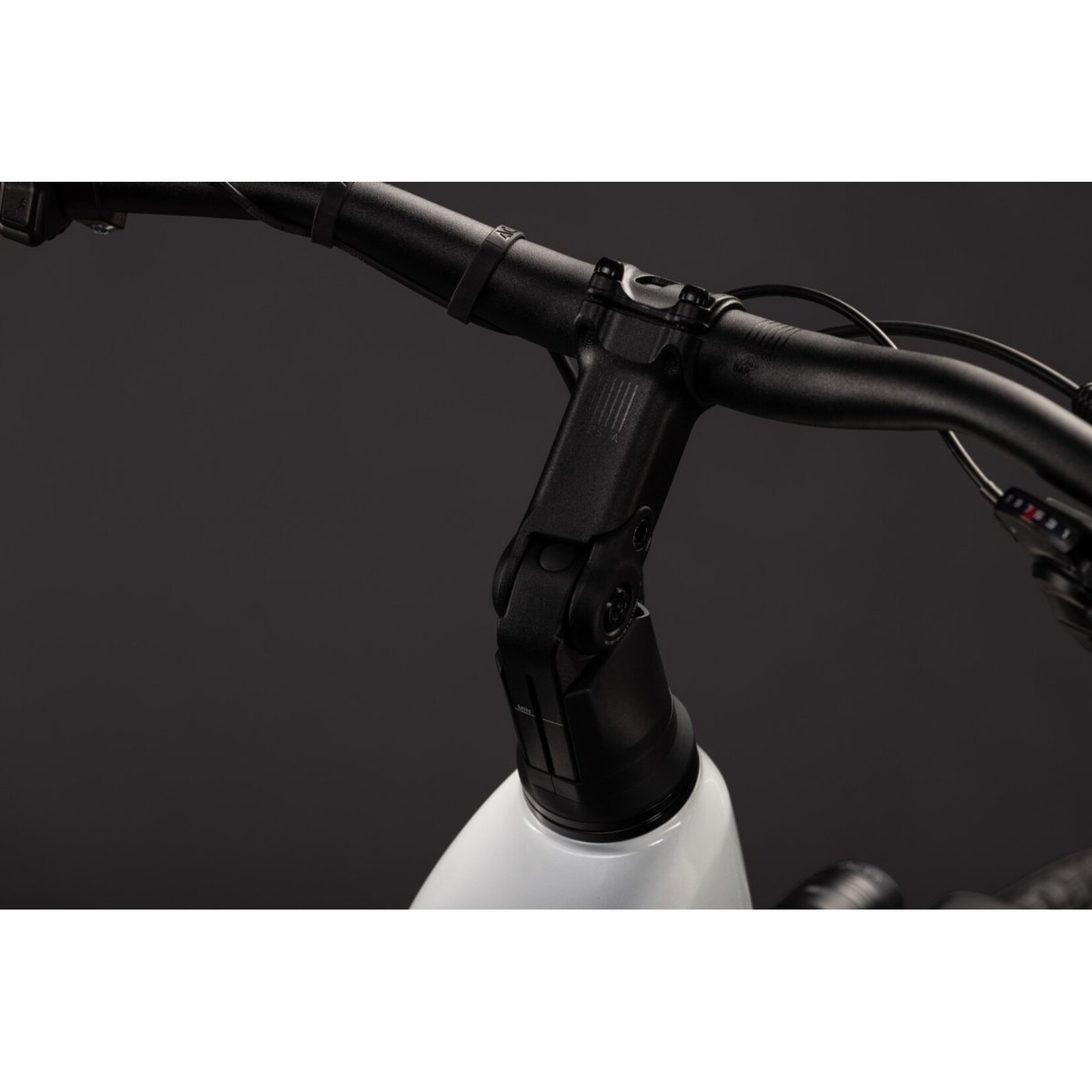 CUBE CUBE TOURING HYBRID ONE 600 METALLICWHITE 2027 EE 50 CM