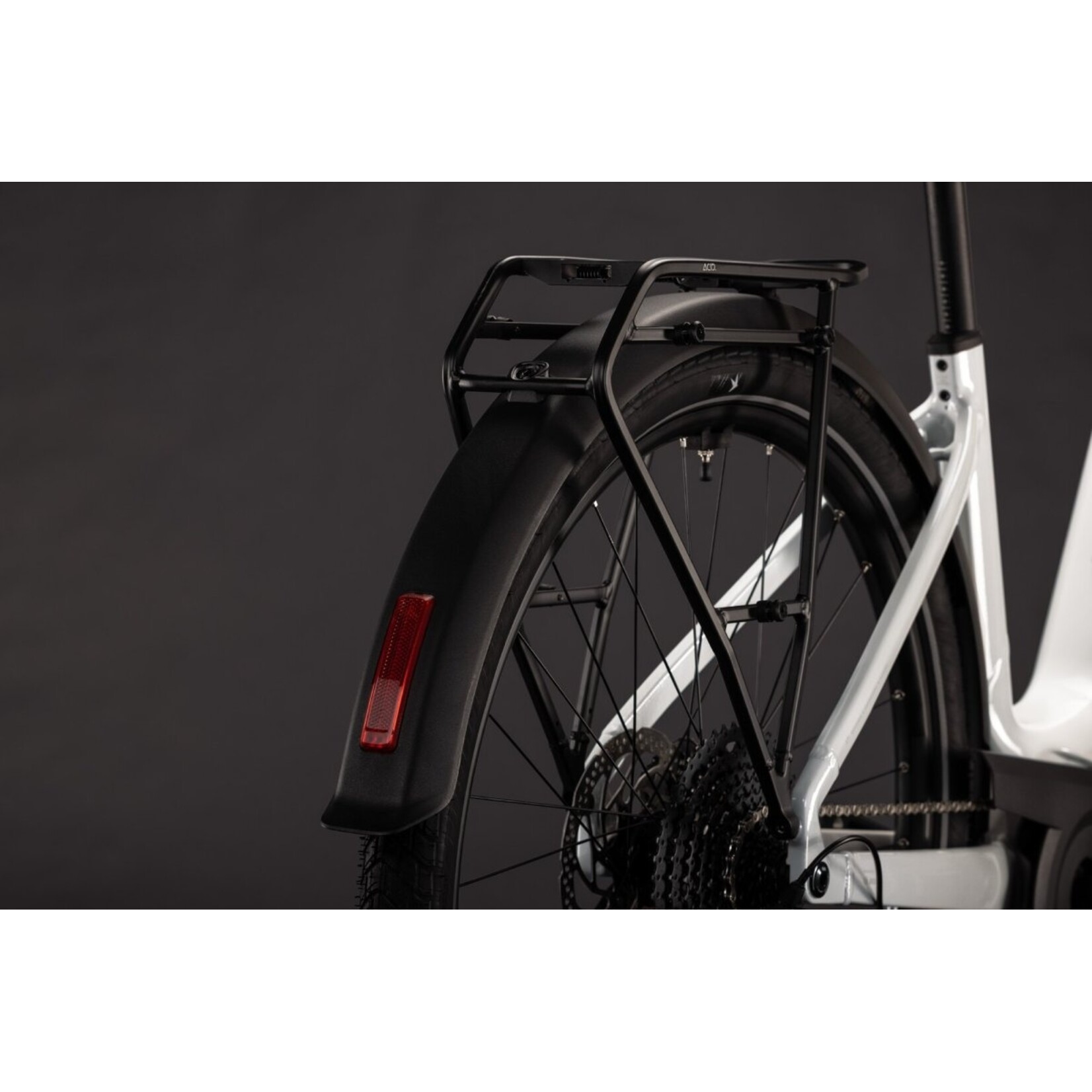 CUBE CUBE TOURING HYBRID ONE 600 METALLICWHITE 2027 EE 50 CM
