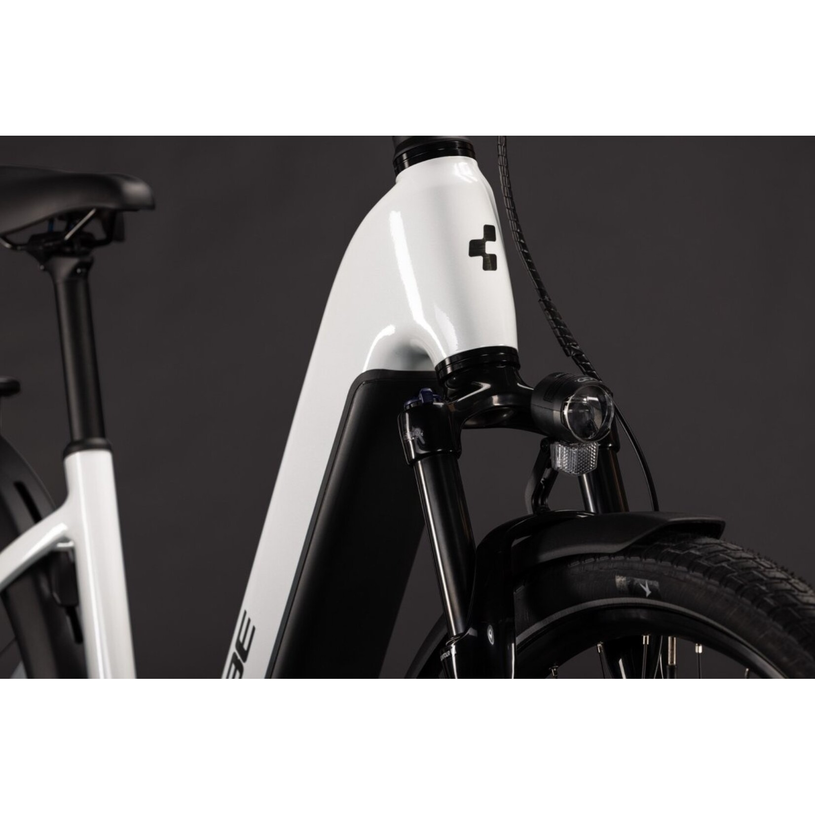 CUBE CUBE TOURING HYBRID ONE 600 METALLICWHITE 2027 EE 50 CM
