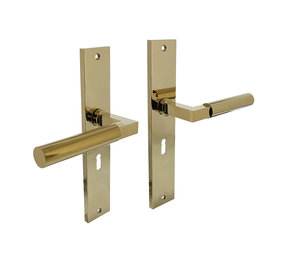 Intersteel Deurklink Bau-Stil op schild met sleutelgat 56mm messing titaan PVD