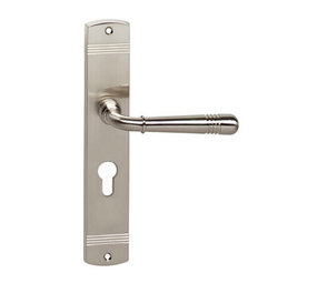 Intersteel Deurklink Helena op schild profielcilindergat 55mm nikkel mat Intersteel Deurklink Helena op schild profielcilindergat 55mm nikkel mat