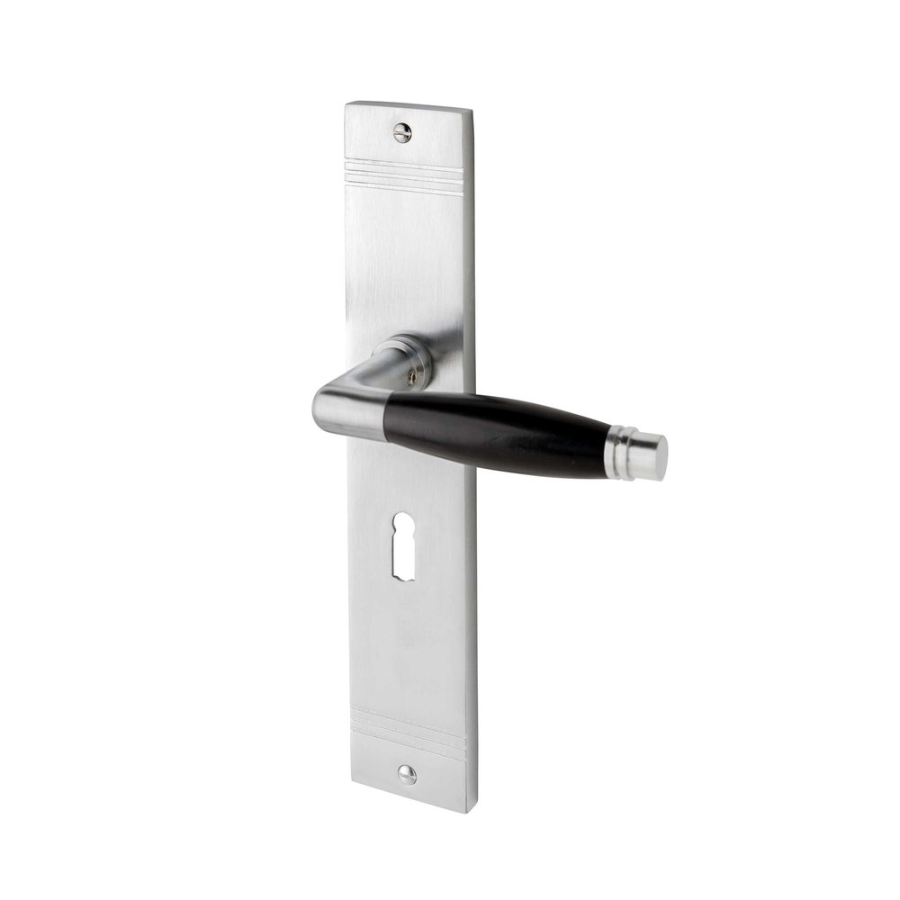 De Oude Deurklink Geveerde klassieke deurklink op schild mat nikkel met sleutelgat 55mm