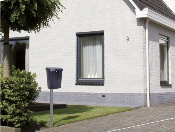 Intersteel Intersteel Vrijstaande brievenbus klassiek mat zwart | De Oude Deurklink Intersteel Intersteel Vrijstaande brievenbus klassiek mat zwart | De Oude Deurklink