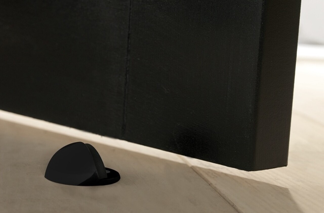 Intersteel Deurstopper rond model mat zwart | De Oude Deurklink jaren 30 deurbeslag Intersteel Deurstopper rond model mat zwart | De Oude Deurklink jaren 30 deurbeslag