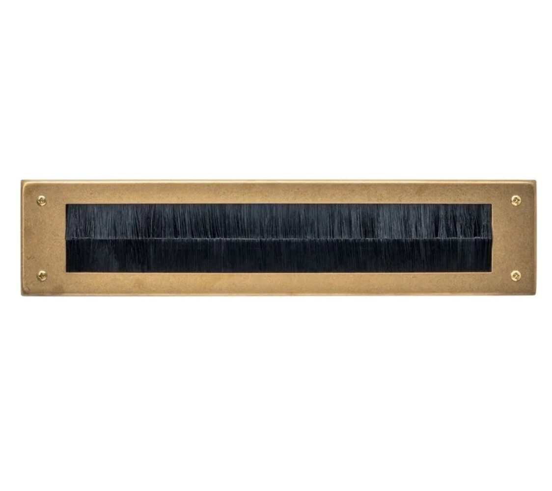 Intersteel Intersteel Tochtwering brievenbus rechthoekig PVD messing getrommeld | De Oude Deurklink Intersteel Intersteel Tochtwering brievenbus rechthoekig PVD messing getrommeld | De Oude Deurklink