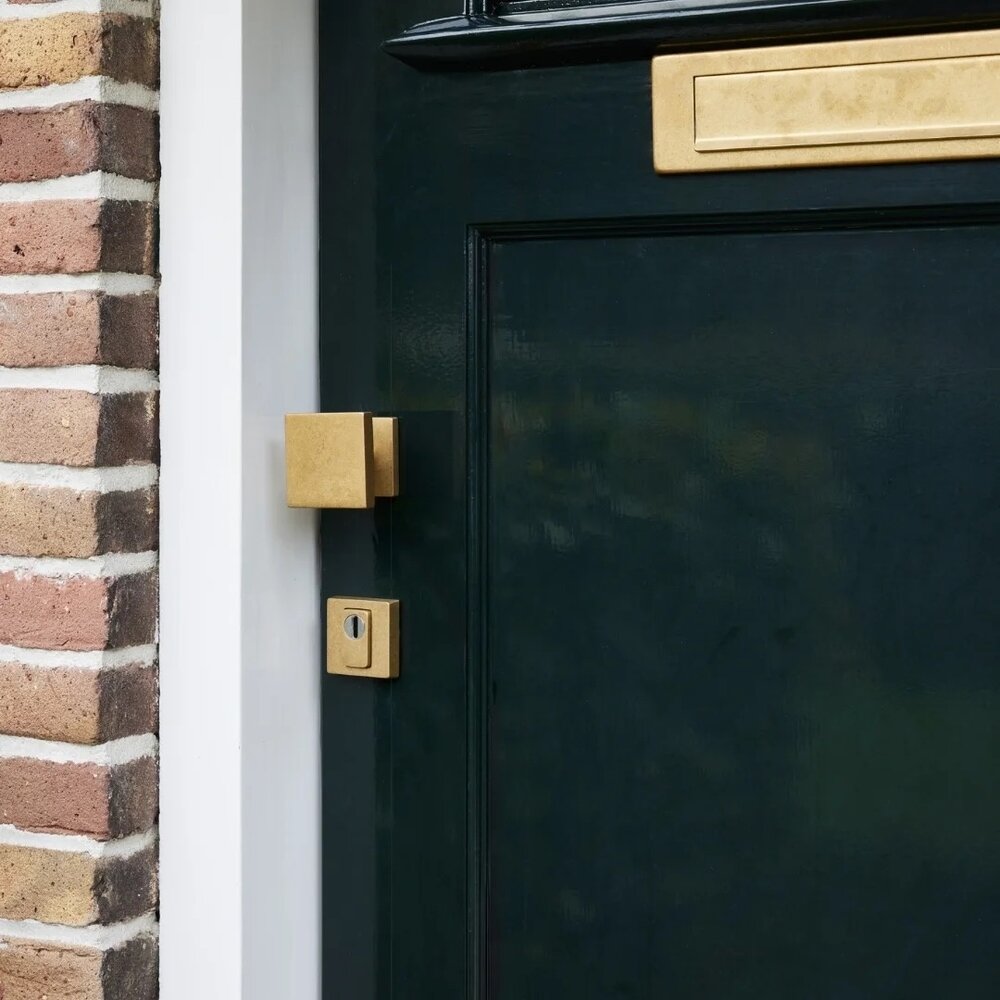Intersteel Intersteel Voordeurknop PVD messing getrommeld voordeurbeslag | De Oude Deurklink klassiek buitendeurbeslag Intersteel Intersteel Voordeurknop PVD messing getrommeld voordeurbeslag | De Oude Deurklink klassiek buitendeurbeslag