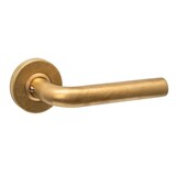 Intersteel Enkele deurklink Luzern op rozet verdekt ø53x10mm PVD messing getrommeld