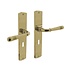 Deurklink Helena op schild sleutelgat 56 mm messing gelakt Deurklink Helena op schild sleutelgat 56 mm messing gelakt