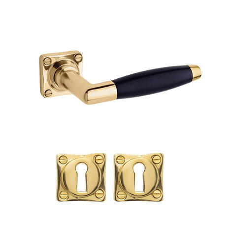 De Oude Deurklink Deurklink klassiek geveerd, messing gelakt, sleutelrozet, vierkant De Oude Deurklink Deurklink klassiek geveerd, messing gelakt, sleutelrozet, vierkant