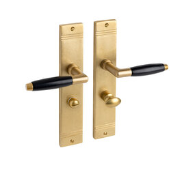 De Oude Deurklink Deurklink Retro op schild met wc slot, messing getrommeld De Oude Deurklink Deurklink Retro op schild met wc slot, messing getrommeld