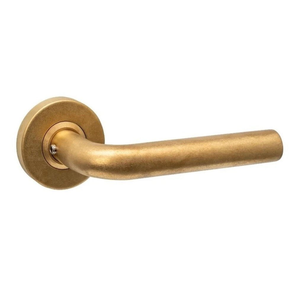 Intersteel Enkele deurklink Luzern op rozet verdekt ø53x10mm PVD messing getrommeld | De Oude Deurklink klassiek buitendeurbeslag Intersteel Enkele deurklink Luzern op rozet verdekt ø53x10mm PVD messing getrommeld | De Oude Deurklink klassiek buitendeurbeslag