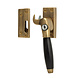 De Oude Deurklink Raamsluiting antiek messing met slot en ventillatiestand, rechts