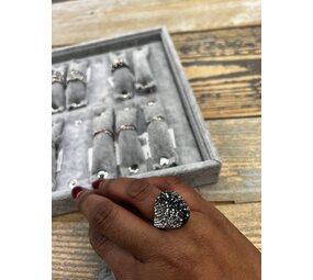 Ring met Zwarte steentjes B590 Ring met Zwarte steentjes B590