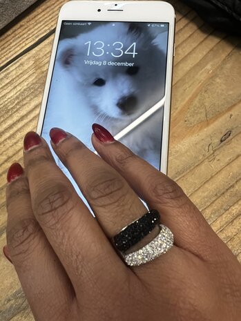 Ring met zwart en zilver steentjes 990 Ring met zwart en zilver steentjes 990