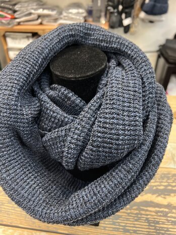 Ronde fijnbrei sjaal 2302