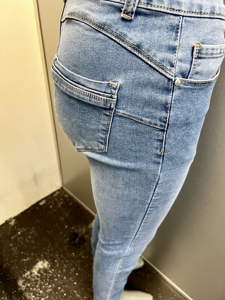 Lorrta Denim slim fit high waist 8113 Lorrta Denim slim fit high waist 8113