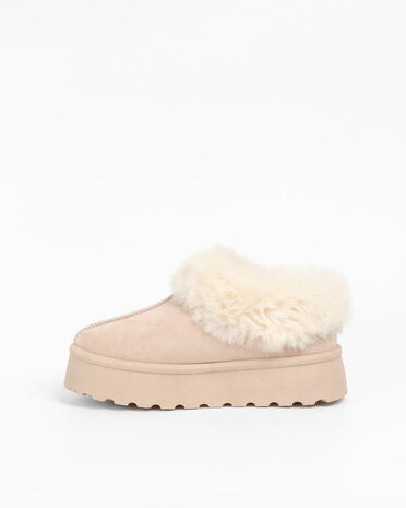 Sloffen met vacht plateau DAY9017 Sloffen met vacht plateau DAY9017