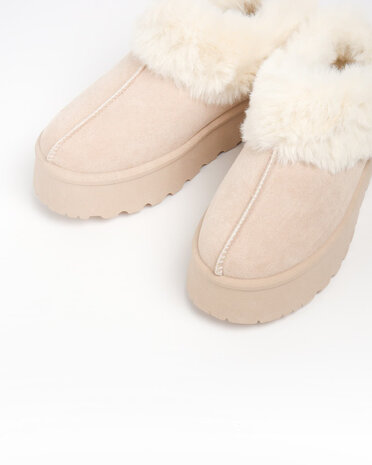 Sloffen met vacht plateau DAY9017 Sloffen met vacht plateau DAY9017