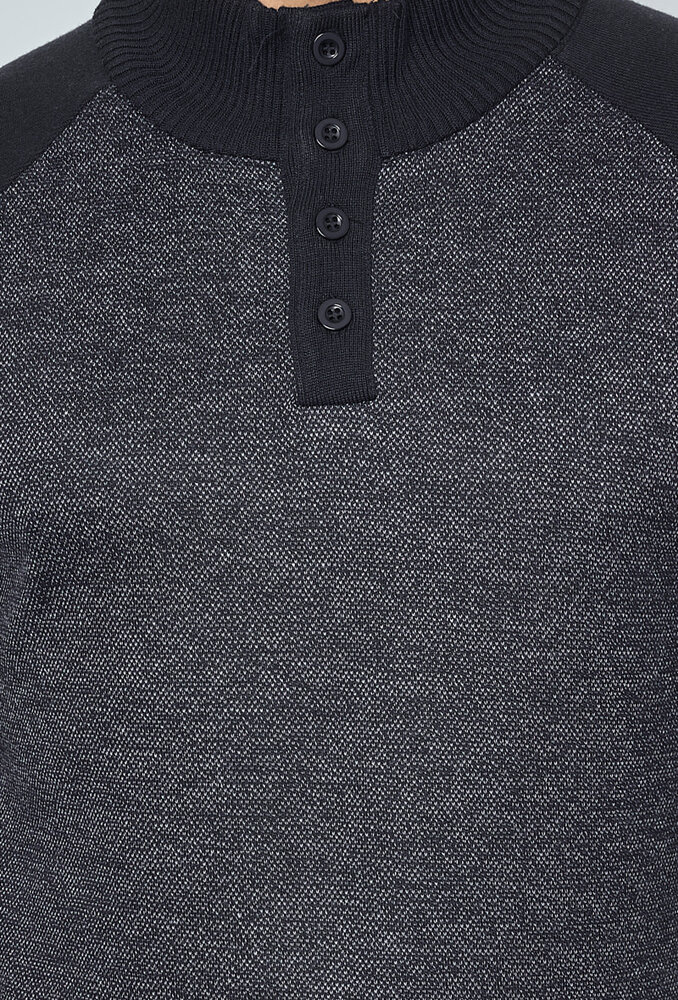 SD7 Pull met knopen turtle hals JM207 SD7 Pull met knopen turtle hals JM207