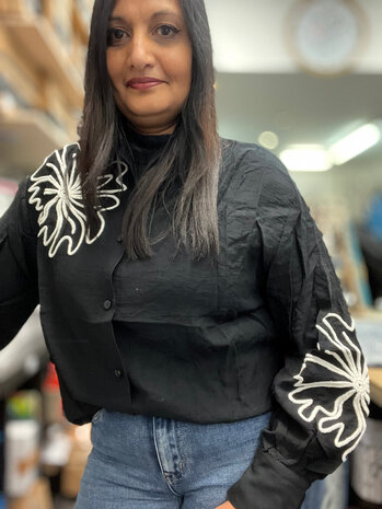 Unika Blouse ballon mouw borduur 3370 Unika Blouse ballon mouw borduur 3370