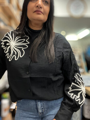 Unika Blouse ballon mouw borduur 3370 Unika Blouse ballon mouw borduur 3370