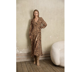 Musy Muse Wikkel jurk panter print 2150 Musy Muse Wikkel jurk panter print 2150