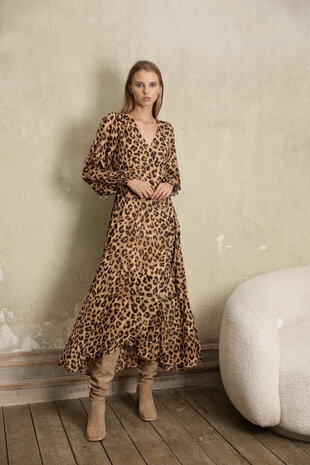 Musy Muse Wikkel jurk panter print 2150 Musy Muse Wikkel jurk panter print 2150