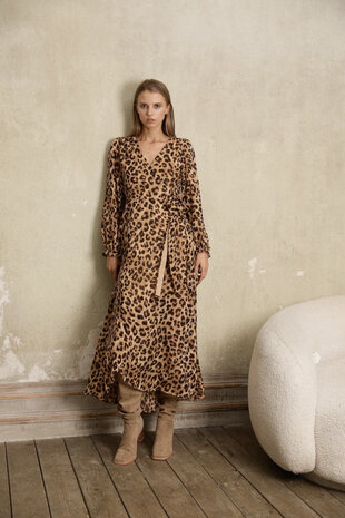 Musy Muse Wikkel jurk panter print 2150 Musy Muse Wikkel jurk panter print 2150