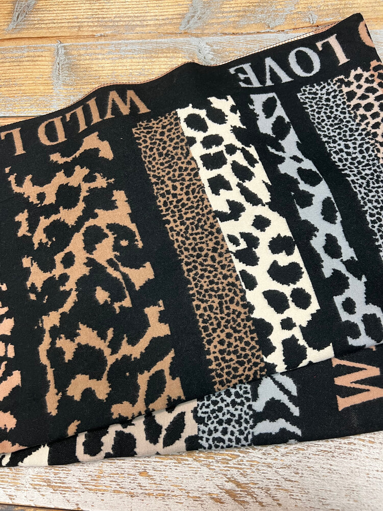 Sjaal dierenprint tekst 2902 Sjaal dierenprint tekst 2902