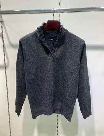 Dylan Trui gevoerd met zip 3313 Dylan Trui gevoerd met zip 3313