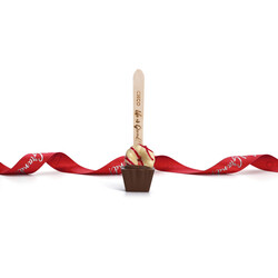 hotchocspoon milk with white wreath