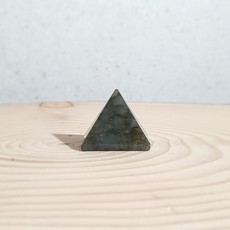 Terra Vita Labradoriet Piramide (3 cm)