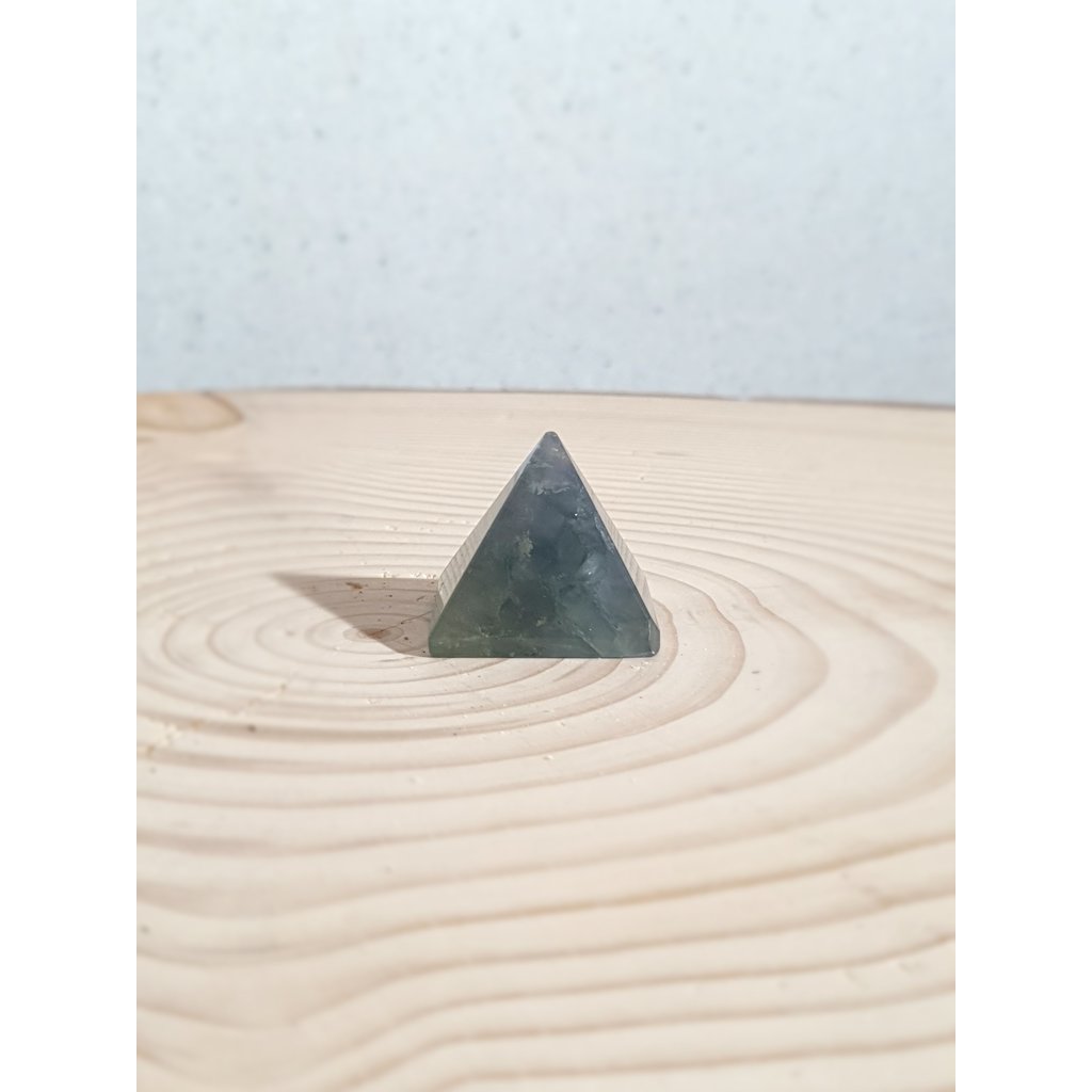 Terra Vita Fluorite Pyramid (3 cm)