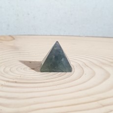Terra Vita Fluorite Pyramid (3 cm)