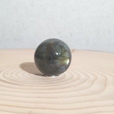 Terra Vita Labradorite Sphere (4 cm)