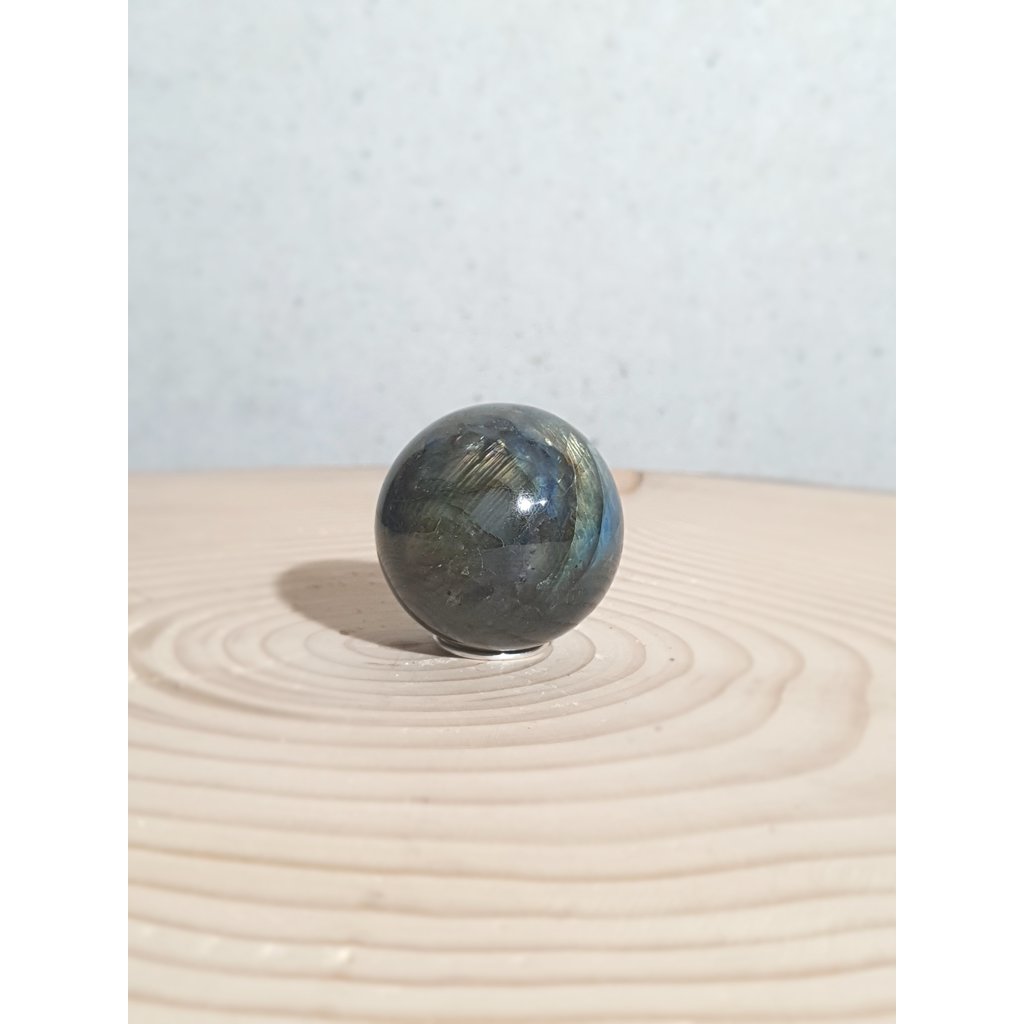 Terra Vita Labradorite Sphere (4 cm)