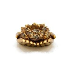 Terra Vita Tea light holder Lotus hands (Gold colored)