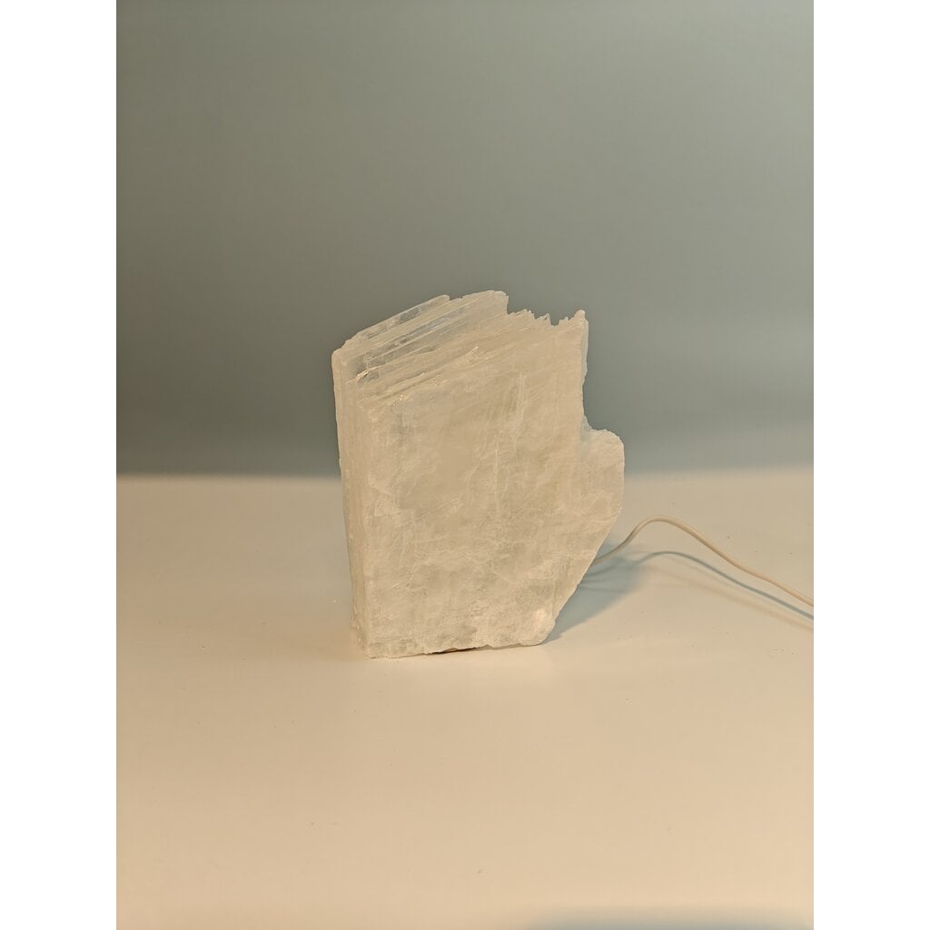 Fé  Selenite Lamp (Small)