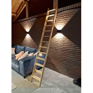 Boekenkasttrap grenen