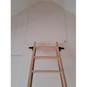 Ruimtebesparende trap beuken