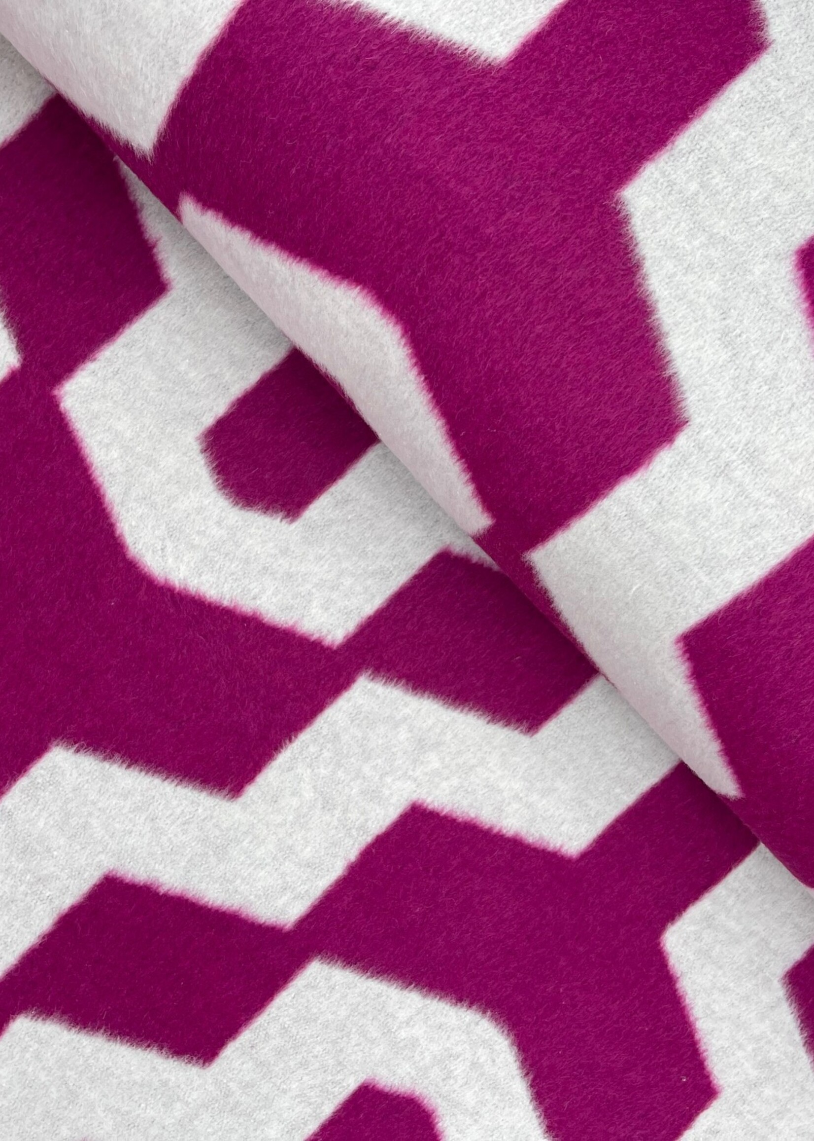 A La Ville mantel fuschia print