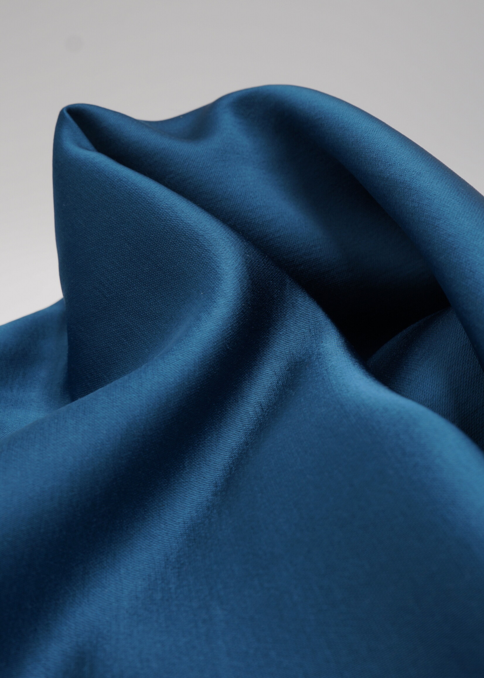 A La Ville viscose polyester satijn zwaar petrol